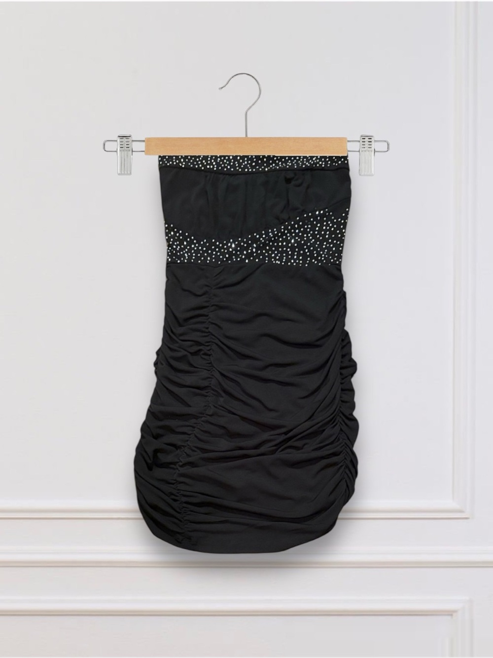 Elegant Black strapless dress with rhinestones